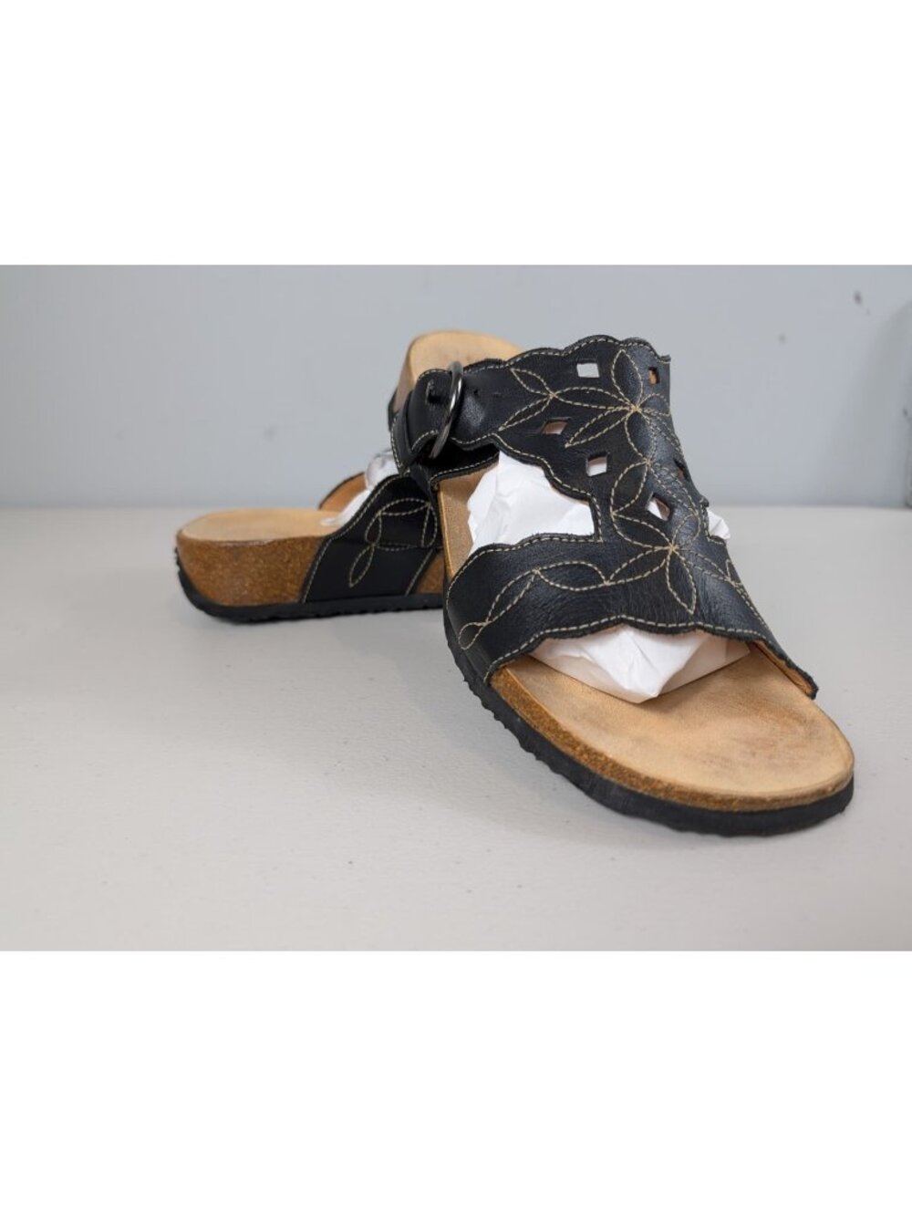 Think! Women's Black Leather Floral Sandals Size 41 Comfort Support Slip-On